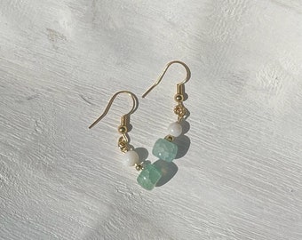 Orecchini pendenti con perle di vetro / Orecchini minimalisti