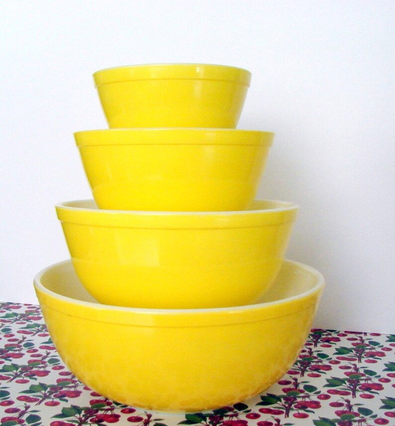 Vintage Sunshine Yellow Pyrex Bowl Complete Set image 4