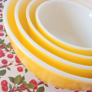 Vintage Sunshine Yellow Pyrex Bowl Complete Set image 2