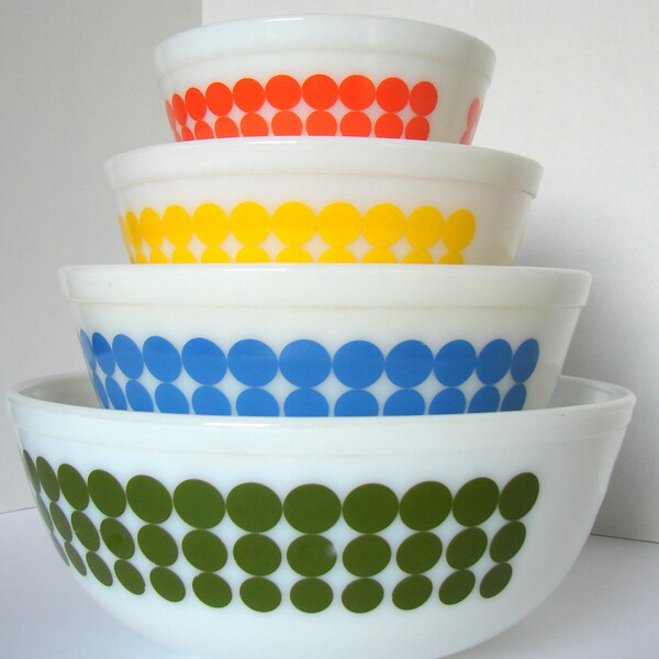 Vintage Pyrex New Dot Polka Dot Mixing Bowls