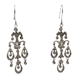 Pendientes colgantes de araña de oro blanco de 14k con diamantes de 0,45 ct de alta definición