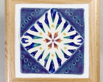 Cofre del tesoro de cerámica floral: Caja de recuerdos de madera de aliso