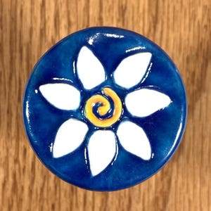 Daisy Too Knob ~ Ceramic Pull ~ Cabinet Hardware ~ Drawer Pull ~ Dresser Knobs ~ Blue ~ White