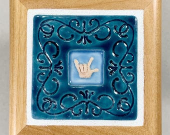 Cofre del tesoro con la frase "Te amo", mosaico artístico de cerámica de 2 x 2 pulgadas, ASL, azul