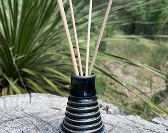 Handmade pottery diffuser, black glaze.