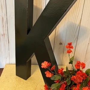 Letra K negra metalizada ~ Sin desgaste ~ Letras metálicas ~ Letra de 16 pulgadas ~ Elija su letra ~ Independiente o montaje en pared