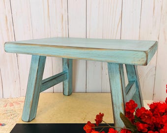 鳥の卵のようなブルーのアンティーク調木製スツール ～お好きな色をお選びください～ コテージ風ステップスツール ～ ヴィンテージ風木製スツール ～ シャビーシックなプラントスタンド