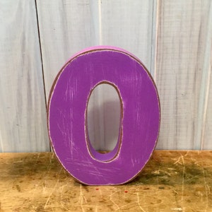 Letra O de madeira em linda lavanda ~ Carta independente ~ Carta desgastada ~ 5 polegadas de altura ~ Chalé ~ Escolha sua letra e cor ~ Zero