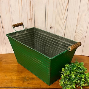 Vintage Inspirierter Rechteckiger Galvanisierter Eimer ~ Metall-Pflanzer in Echtgrün ~ Gerippter Eimer mit Holzgriffen ~ Herbstdeko