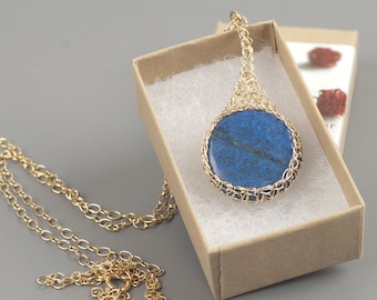 Lapis lazuli pendant necklace,Blue pendant,Round stone pendant,Gold pendant necklace,Lapis lasuli necklace,Blue and gold,Gemstone necklace