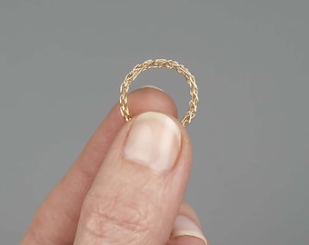 Tunn guldring, Tunn modern ring, Tunn ring, Elegant ring, Delikat ring, Minimalistisk ring, Enkel ring, Unik ring, Guldfylld ring, Bandring, Gåva