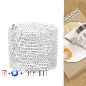 Puede incluir: Un kit de bricolaje de plata para hacer un brazalete de malla. El kit incluye un carrete de alambre de plata, un DVD con instrucciones y una descarga PDF.