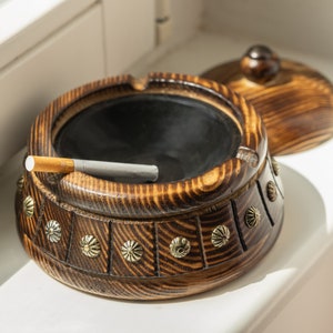 Rustic Western Ashtray Wooden Ash Tray with Lid Outdoor Ashtray Gifts for Men Groomsmen Smokers