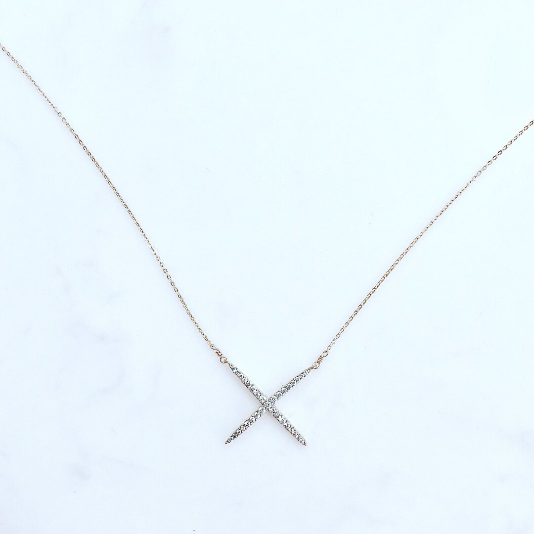Madison's Exclusive | Antique Round Stone Pendant Necklace main image 1