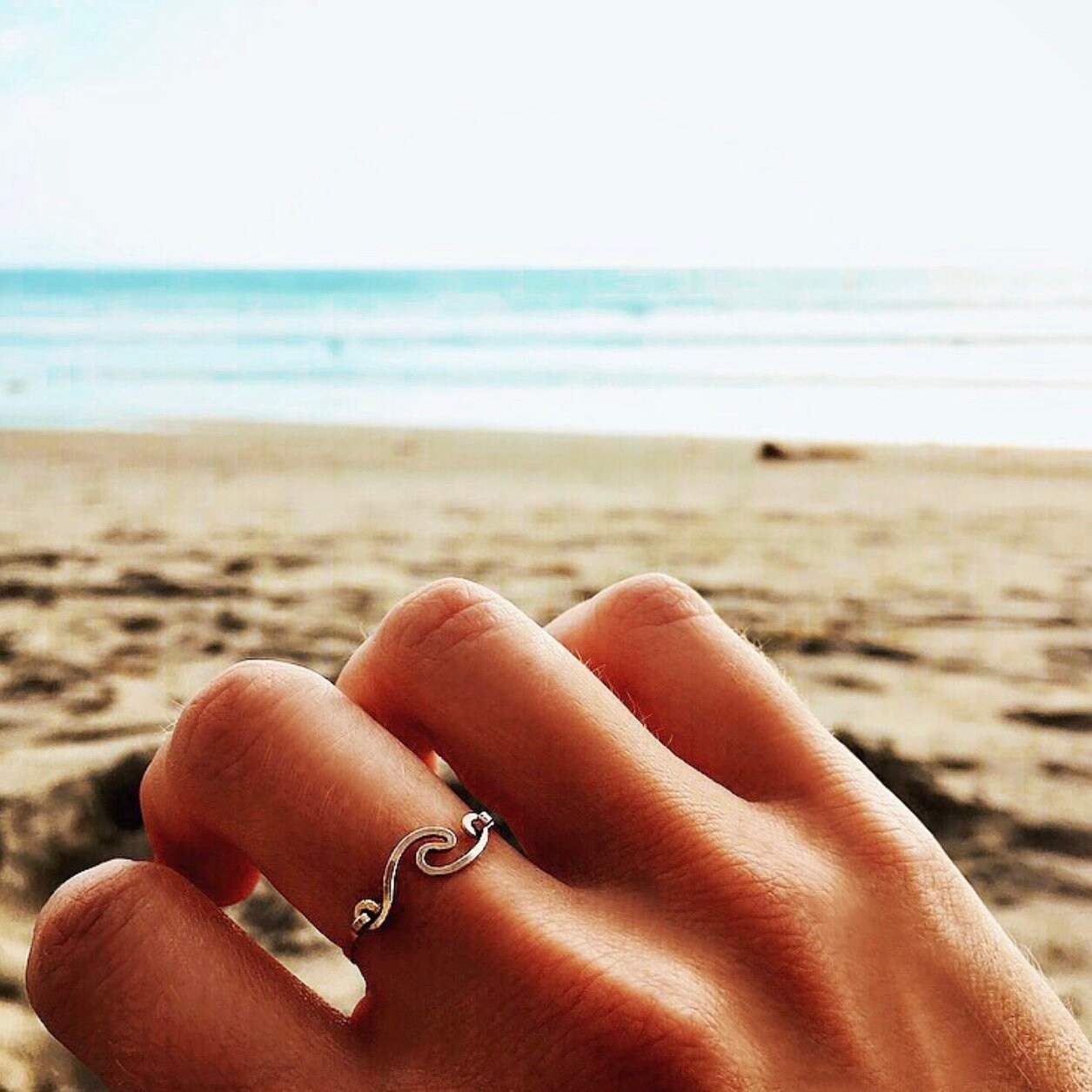太陽が降り注ぐ海をイメージ【leah alexandra】WAVE RING Ocean Wave Ring - Etsy