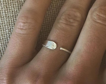 In The Curl Wave Ring