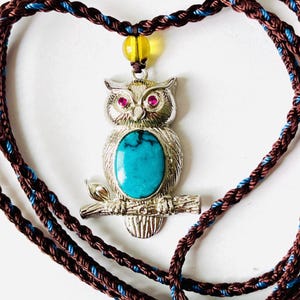 Naturalny naszyjnik z turkusową sową z kamieniem szlachetnym, kobiecy naszyjnik z prawdziwym turkusem, amulet, ręcznie robiony, elegancki, wyjątkowy prezent biżuteryjny