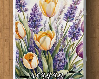 Manta polar floral personalizada: tulipanes morados y lavanda, decoración acogedora para el hogar