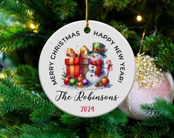 Adorno navideño de cerámica personalizado: Muñeco de nieve y regalos de recuerdo