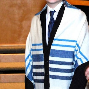 Made-to-order custom handwoven tallit with matching bag