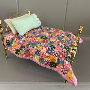 1930&#39;s Inspired 1:12 Dollhouse Quilt Set - Patchwork Quilt & Coordinating Pillows