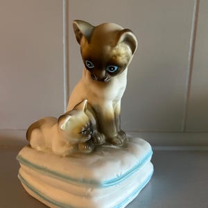1980s Siamese Cat and Kitten Musical Figurine by Seymore Mann | You Light Up My Life