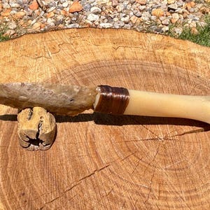Flint Knapped Knife - Flint River flint w/Whitetail Deer leg bone handle
