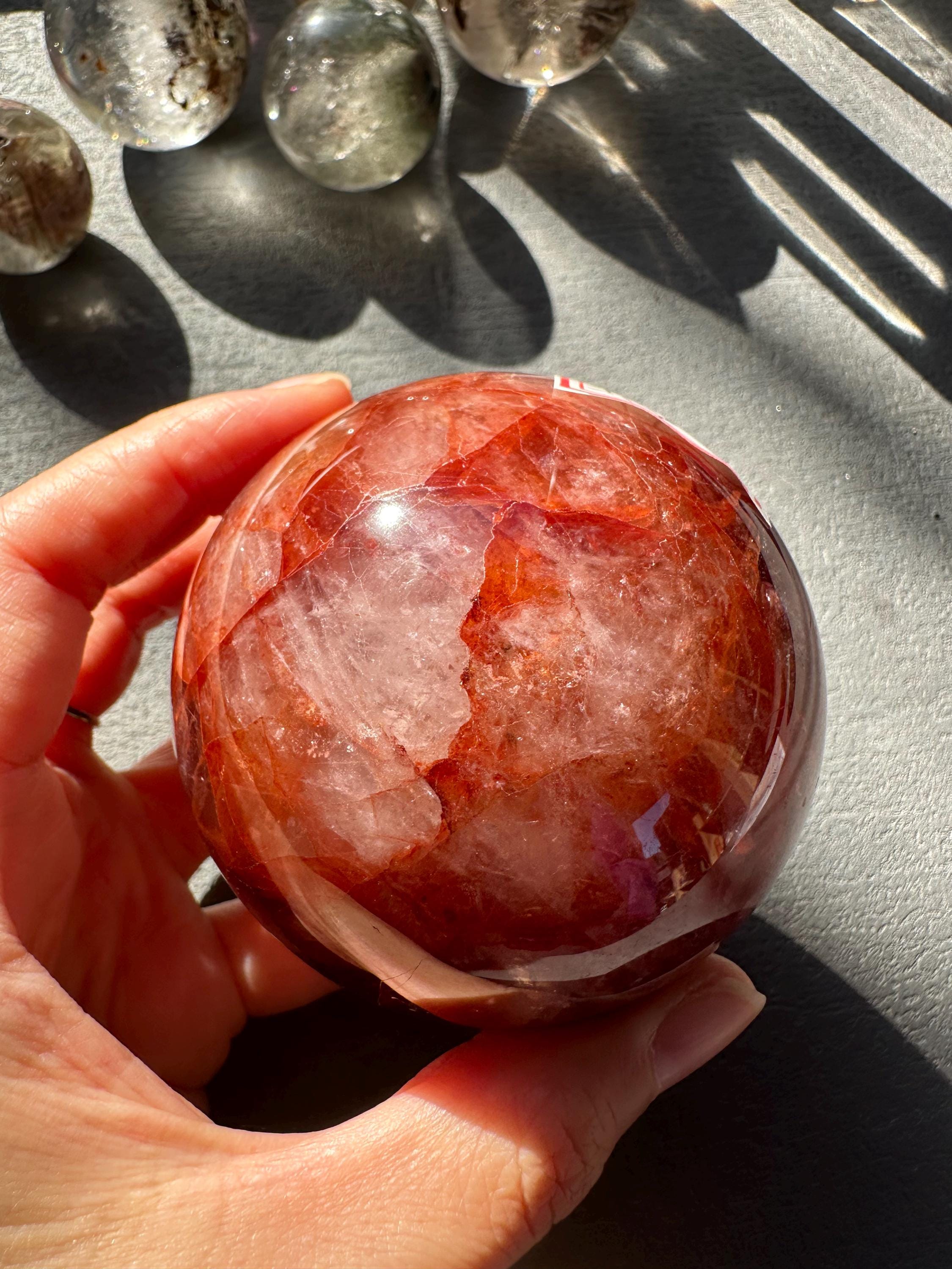 Sfera di cristallo di quarzo di fuoco naturale di grandi dimensioni / Cristallo curativo per l'equilibrio energetico, Feng Shui, meditazione e arredamento per la casa n. 4