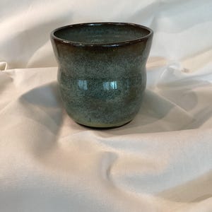 Hand-Shaped Ceramic Pot , Nature-Inspired Glaze, Earthy Elegance Home Decor