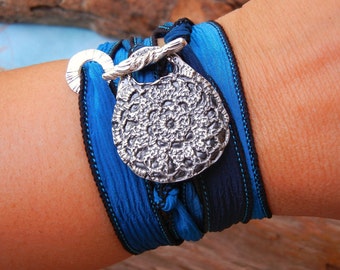 Pulsera de envoltura de seda, pulsera de envoltura, pulsera de envoltura de cinta de seda, pulsera de envoltura de plata, pulsera de envoltura de seda de PLATA DE LEY, envoltura de seda hecha a mano