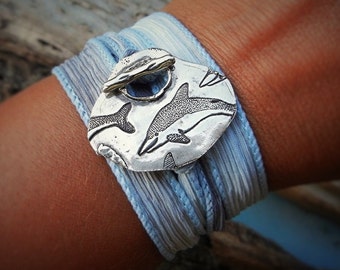 Gioielli con delfini, bracciale con delfini, gioielli da spiaggia, bracciale in seta con delfini in argento sterling, gioielli nautici da spiaggia, bracciale nautico