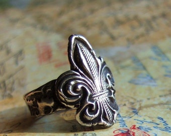 Anello Maglia Morbida in Oro Bianco Diamanti Neri e Bianchi Anello Maglia Morbida in Oro Bianco Diamanti Neri e Bianchi
