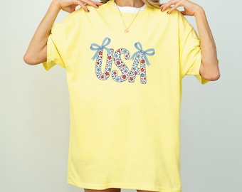 Floral USA Patriotic T-Shirt: Cottagecore 4th of July Tee