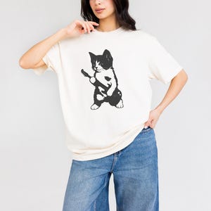 Funny Guitar Cat Shirt: Vintage Graphic Tee, Music Lover Gift