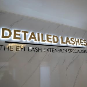 Letrero de salón personalizado, letrero retroiluminado de metal 3D, letrero con logotipo comercial, letrero con letras iluminadas, letrero cortado con láser iluminado para exteriores, letrero de pared para oficina