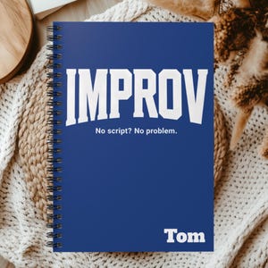 Cuaderno de improvisación personalizado "Sin guion, sin problema", cuaderno con nombre personalizado, regalo para improvisadores, regalo para estudiantes de teatro, diario para actores de comedia.