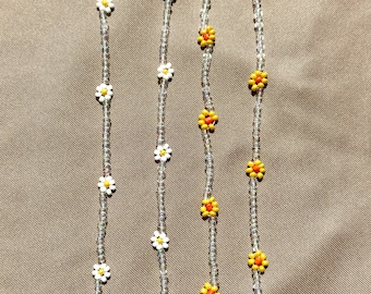 Handgemaakte madeliefjeketting met kralen, witte en gele bloemenchoker