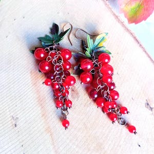 Red cluster earrings, Gemstone grape earrings, Red gems bohemian earrings, Natural gems dangle currant earring, Jade leather red dangle boho