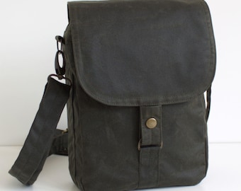 Olive Waxed Canvas Tablet Messenger V-Zip Bag – Unisex Crossbody Travel Purse