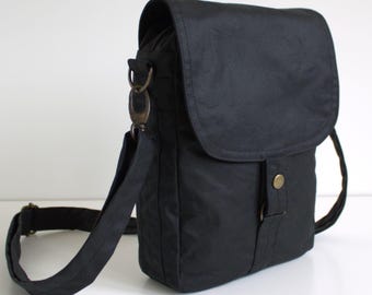 Waxed Canvas Tablet Messenger Bag – Black Unisex Crossbody