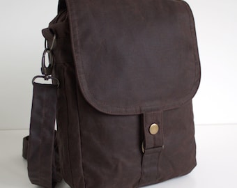 Brown Traditional Waxed Canvas Tablet Messenger Bag – Unisex Crossbody, Waxed Pouch for Men & Women, Stylish and Functional Travel Bag