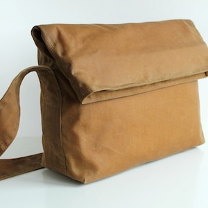 Sac à main en toile cirée, sac à main en toile cirée, sac à bandoulière en toile cirée, sac messager sable, sac unisexe, sac pour homme ciré - The Sand Fold Top
