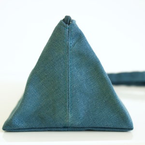 Bolso de algodón orgánico, neceser azul, neceser, organizador de maquillaje, neceser, estuche, neceser triangular - The Blue Prism Pouch