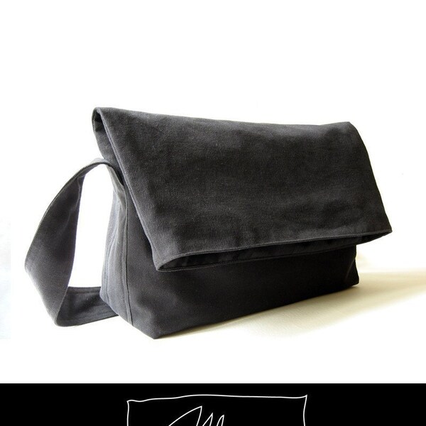 Minus fold top in charcoal with inside zip pocket