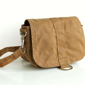 Riñonera de lona encerada, bolso de lona encerada, bolso de hombro verde, bolso encerado, bolso bandolera pequeño - The Sand Saddle Purse