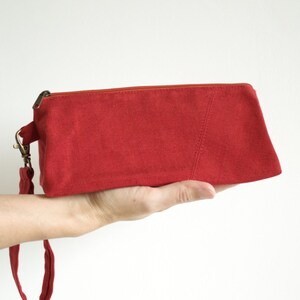 Bolso de mano de algodón orgánico, neceser rojo, neceser, organizador de maquillaje, neceser, estuche, neceser triangular - The Ruby Prism Pouch