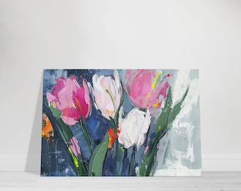 Quadro su tela con tulipani dai colori vivaci / Natura morta floreale rosa e bianca per soggiorno e corridoio / Decorazione primaverile verticale