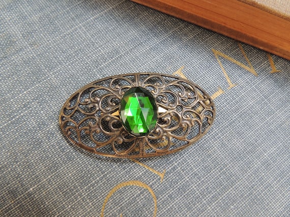 Vintage Victorian Filigree Brooch / Faceted Green… - image 3