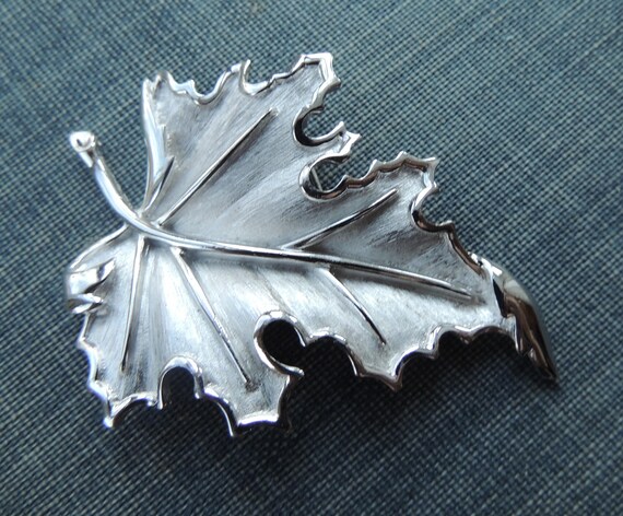 Trifari brooch Gem