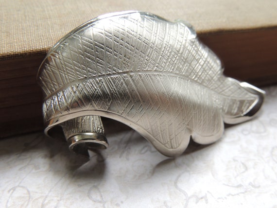 Vintage Giovanni Textured Leaf Brooch / Estate Je… - image 2